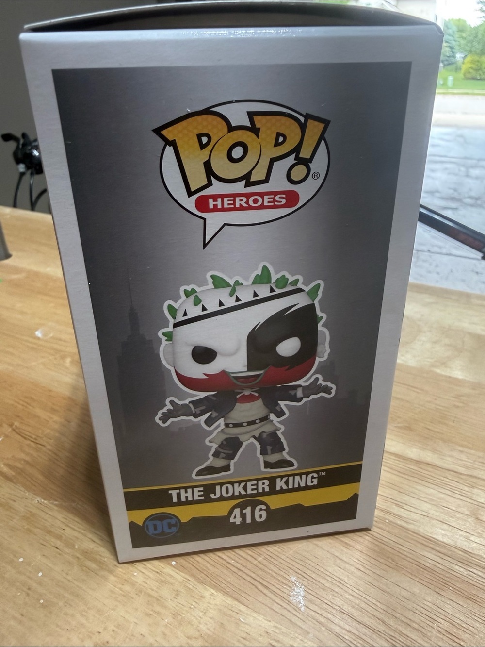 Funko The Joker King Pop! Heroes Vinyl Figure - Black, White, Red, Yellow - Picture 3 of 5